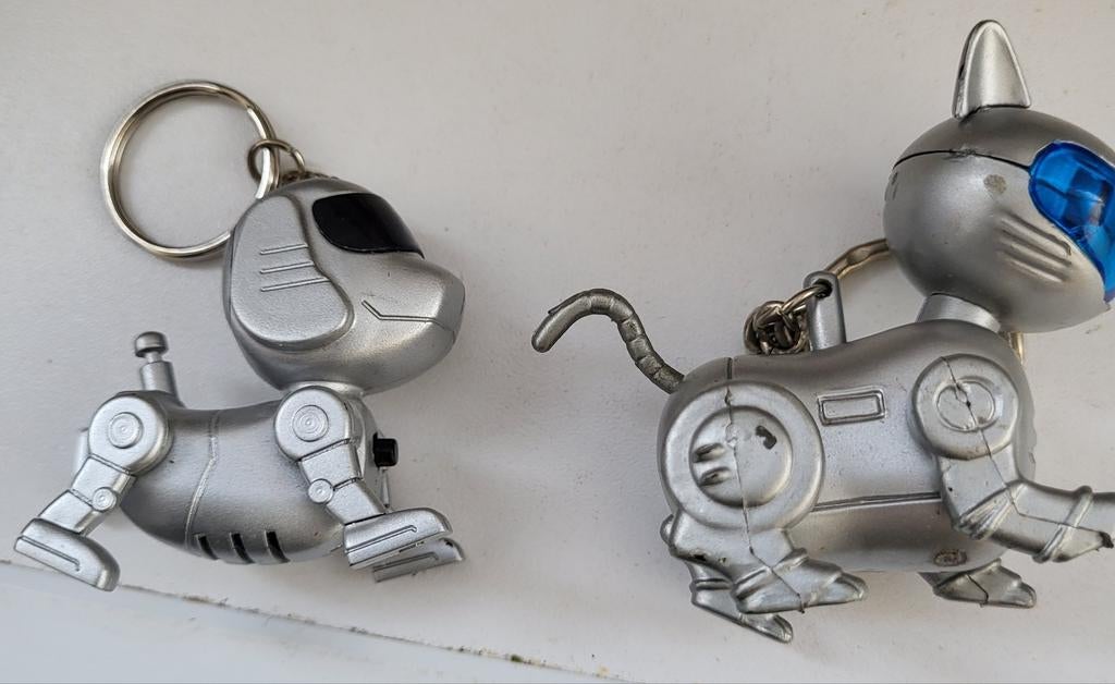 Sleutelhanger robot hondje en poes - set van 2, Ophalen of Verzenden, Gebruikt, Knuffel of Figuurtje