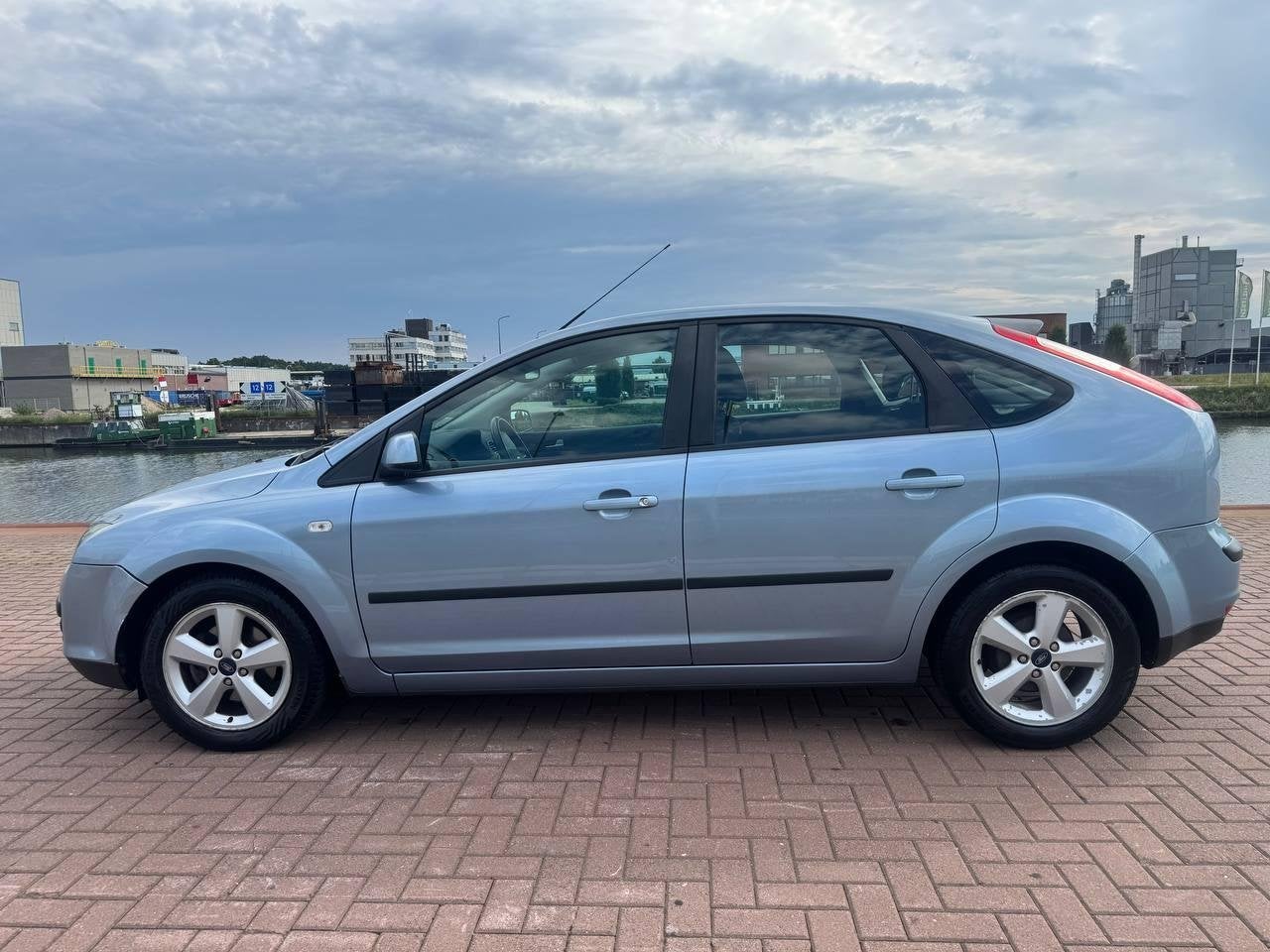 Foto 4 van Ford Focus 1.6-16V Futura