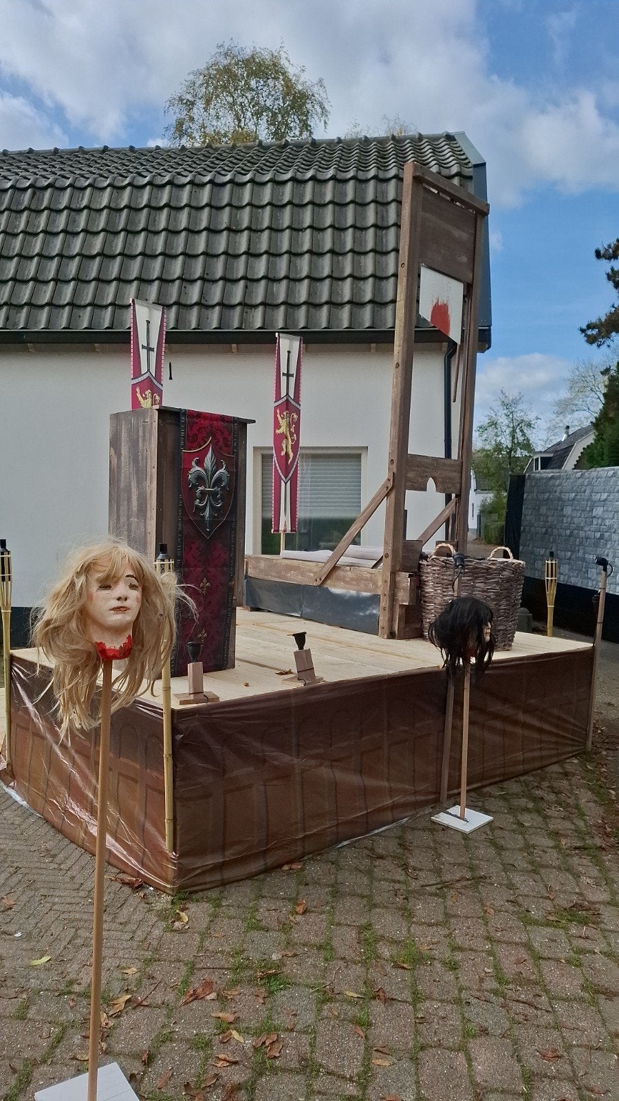 Echt "werkende" guillotine spooktocht / halloween, Hobby en Vrije tijd, Ophalen, Halloween of Griezel