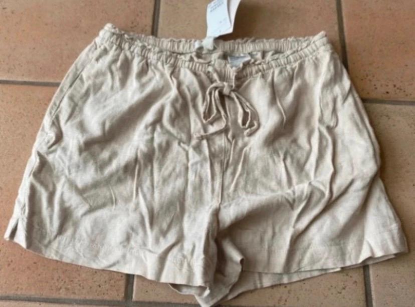 H&M korte broek maat M, Kleding | Dames, Broeken en Pantalons, Maat 38/40 (M), Kort, Beige, Nieuw