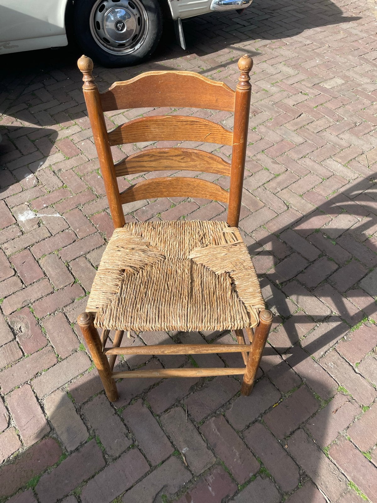 Vintage houten stoel met rieten zitting, Ophalen