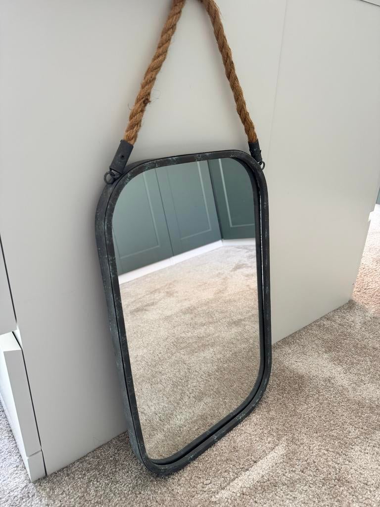 Spiegel met touwophanging - 51x33 cm, Huis en Inrichting, Woonaccessoires | Spiegels, Ophalen, Minder dan 50 cm, Gebruikt, Minder dan 100 cm