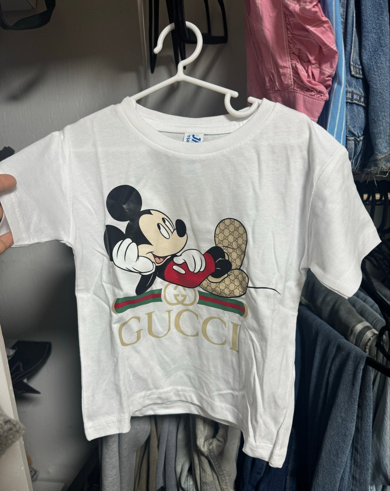 2 kinder T-shirts maat 86 - Gucci Mickey Mouse, Ophalen of Verzenden, Gebruikt, Jongetje of Meisje, Shirtje of Longsleeve