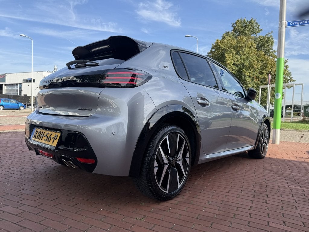 Foto 5 van Peugeot 208 1.2 Hybr e-DCS6 GT pano automaat Apple Carplay