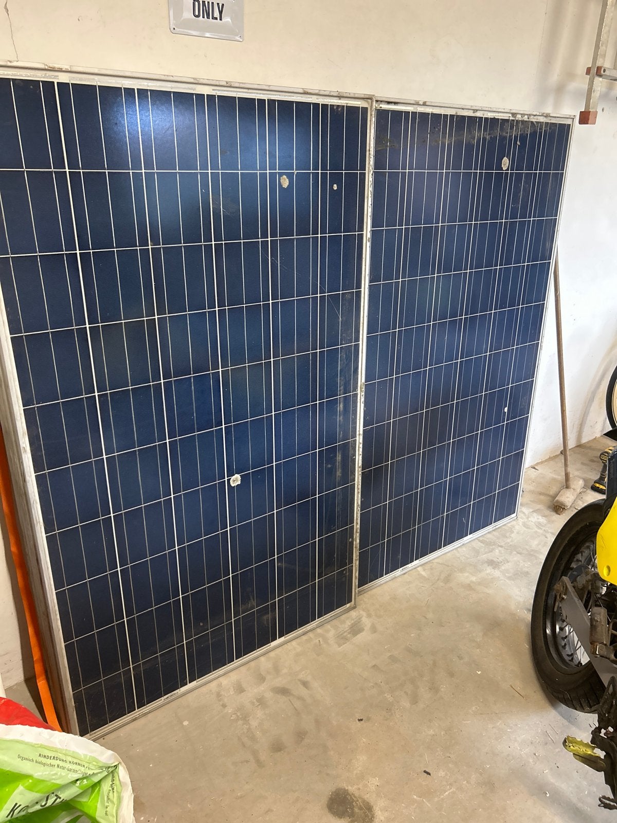 11 Zonnepanelen (250Wp/stuk) met 5000W Omvormer, Ophalen, Gebruikt