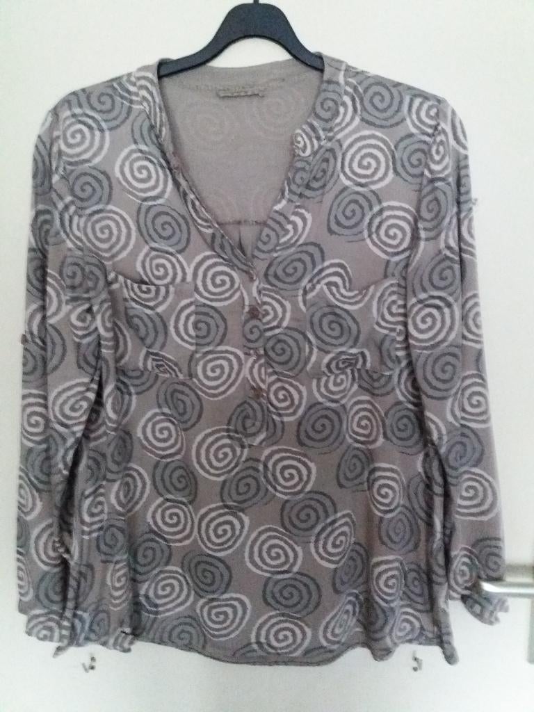 Een grijze blouse met lange mouwen (kiel model)., Kleding | Dames, Maat 42/44 (L), ?, Ophalen of Verzenden, Zo goed als nieuw