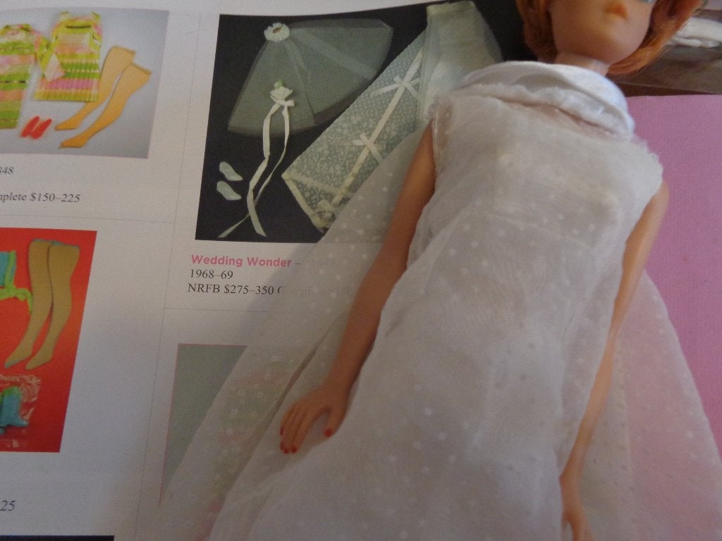 Barbie vintage Wedding wonder jurk, Verzamelen, Poppen, Ophalen of Verzenden, Gebruikt, Kleertjes
