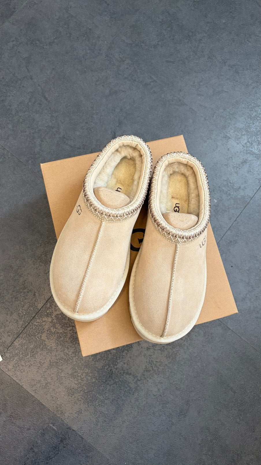 UGG’s Tasman Beige | 38, Kleding | Dames, Beige, Ophalen of Verzenden, Zo goed als nieuw, Pantoffels of Sloffen