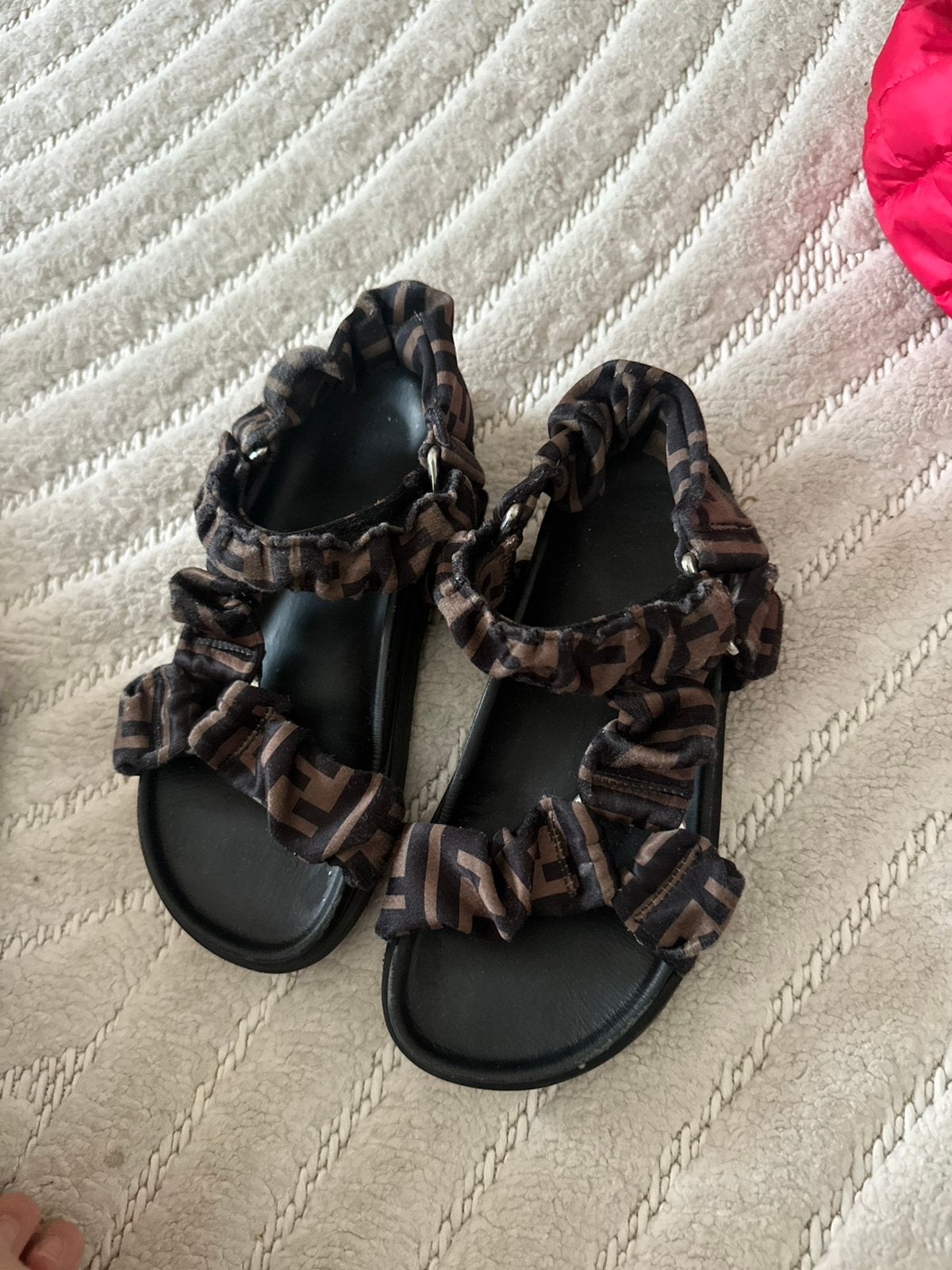 Fendi sandalen maat 33, Ophalen of Verzenden, Zo goed als nieuw, Meisje, Overige typen