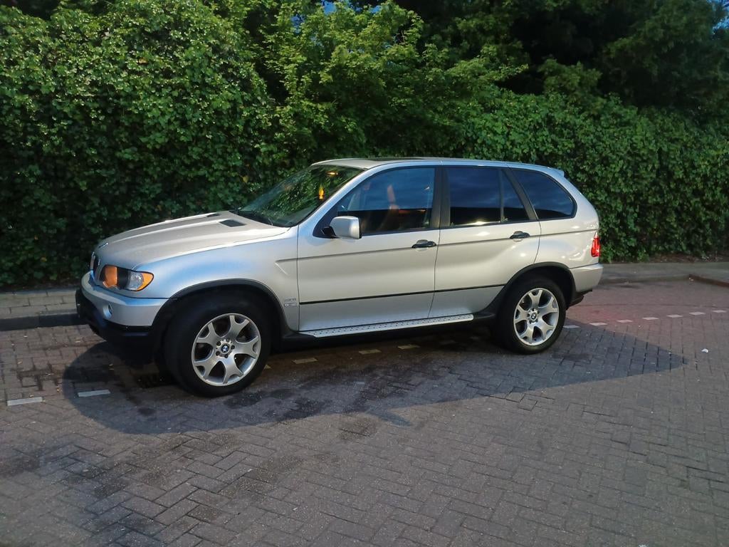 BMW X5 3.0i automaat, benzine  231pk in hele nette staat, Automaat, Achterwielaandrijving, 129 €/maand, SUV of Terreinwagen