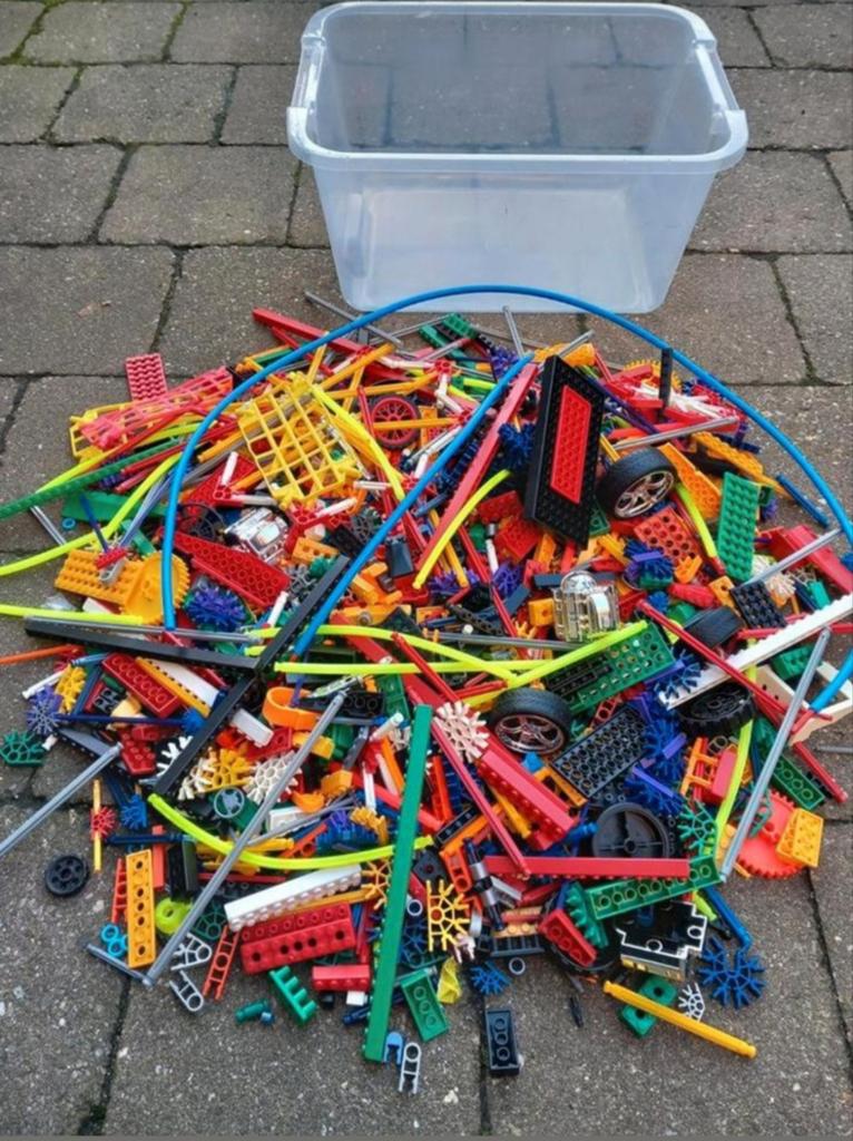 K'Nex met 2 opbergkoffers, Ophalen, Zo goed als nieuw, K'nex