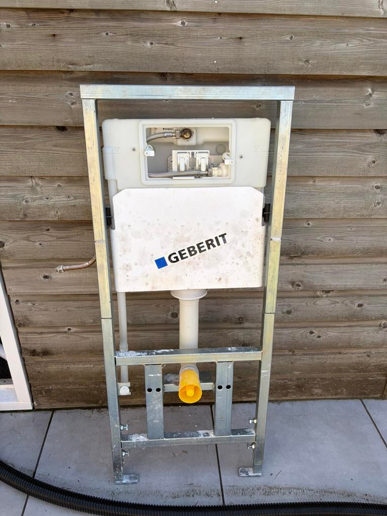 Geberit inbouwreservoir, Ophalen, Gebruikt, Toilet