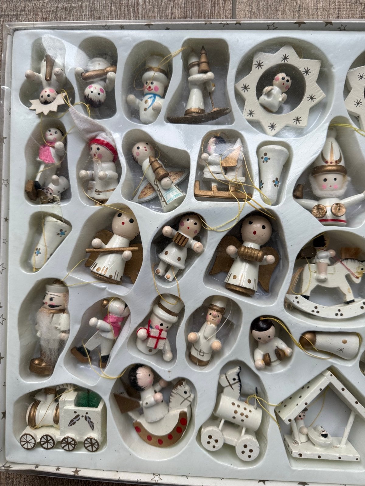 Houten Mini Kerstboomhangers - 50 stuks nieuw, Ophalen of Verzenden, Nieuw