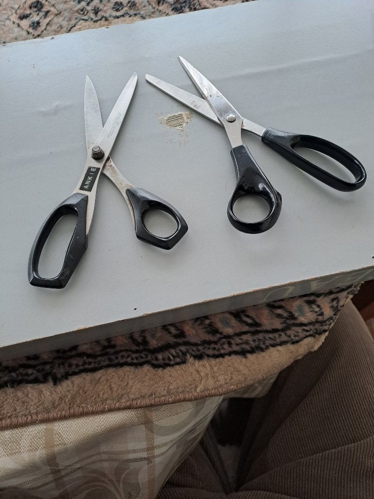 te koop 2 scharen  speciaal voor links handige personen, Ophalen of Verzenden, Zo goed als nieuw, Overige typen