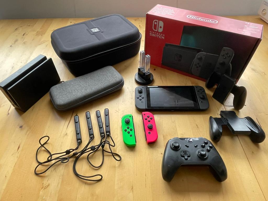 Nintendo Switch V2 met accessoires., Ophalen, Zo goed als nieuw, Switch Original