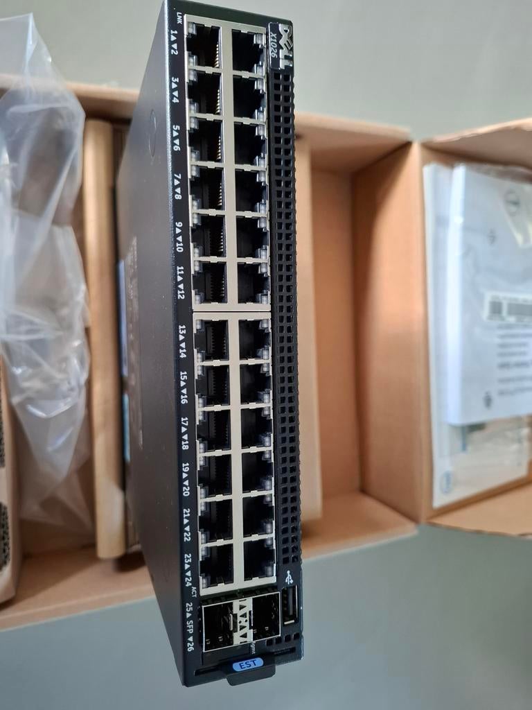 24 poort Dell switch, Computers en Software, Netwerk switches, Ophalen