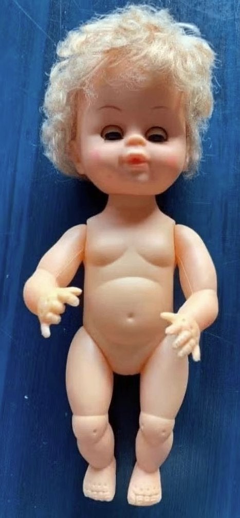 Pop met slaapogen en gummi hoofd; ongeveer 27 cm lang, Ophalen of Verzenden, Gebruikt, Pop