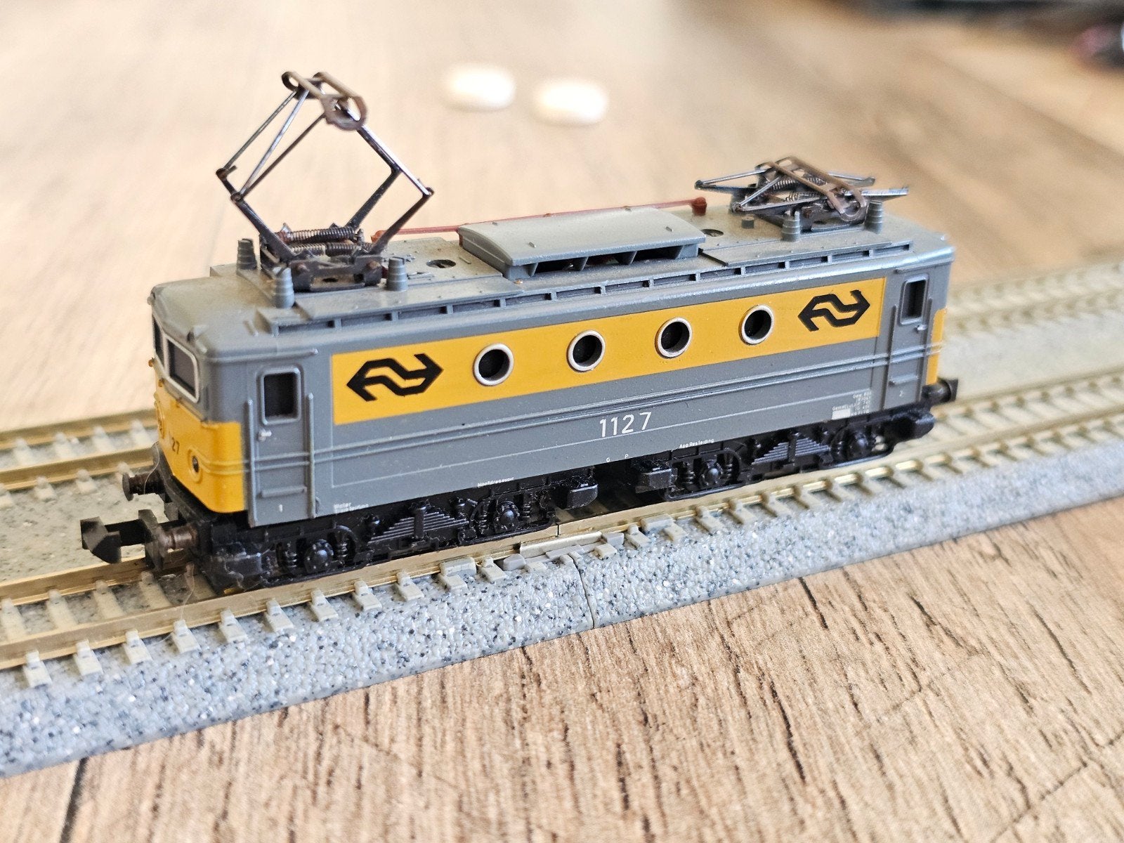Minitrix 2069 NS 1127 N-spoor locomotief, Hobby en Vrije tijd, Gebruikt, Trix, Analoog, Ophalen of Verzenden