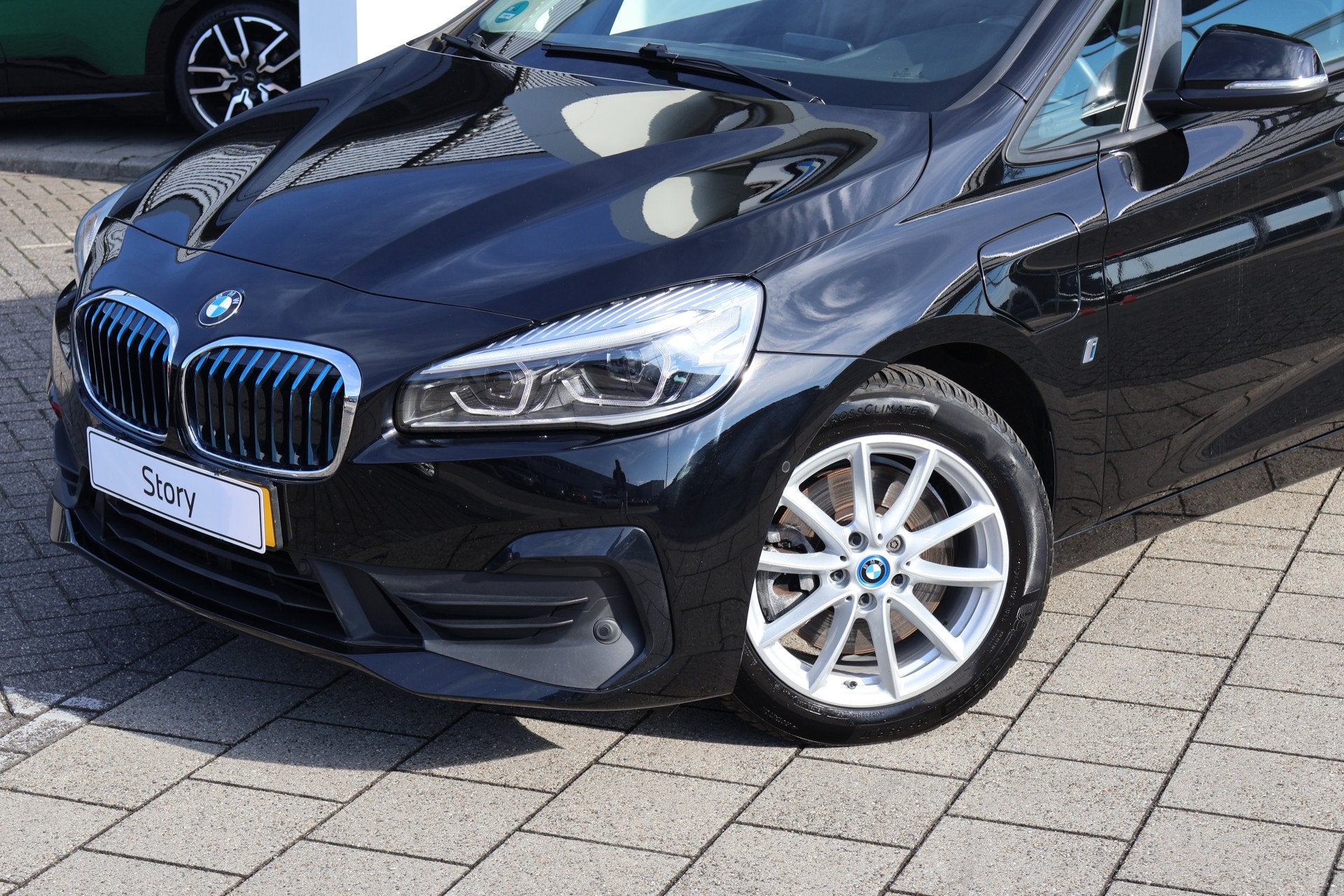 BMW 2 Serie Active Tourer 225xe Automaat / Stoelverwarming /, Auto's, 12 maanden, Stof, Gebruikt, Euro 6