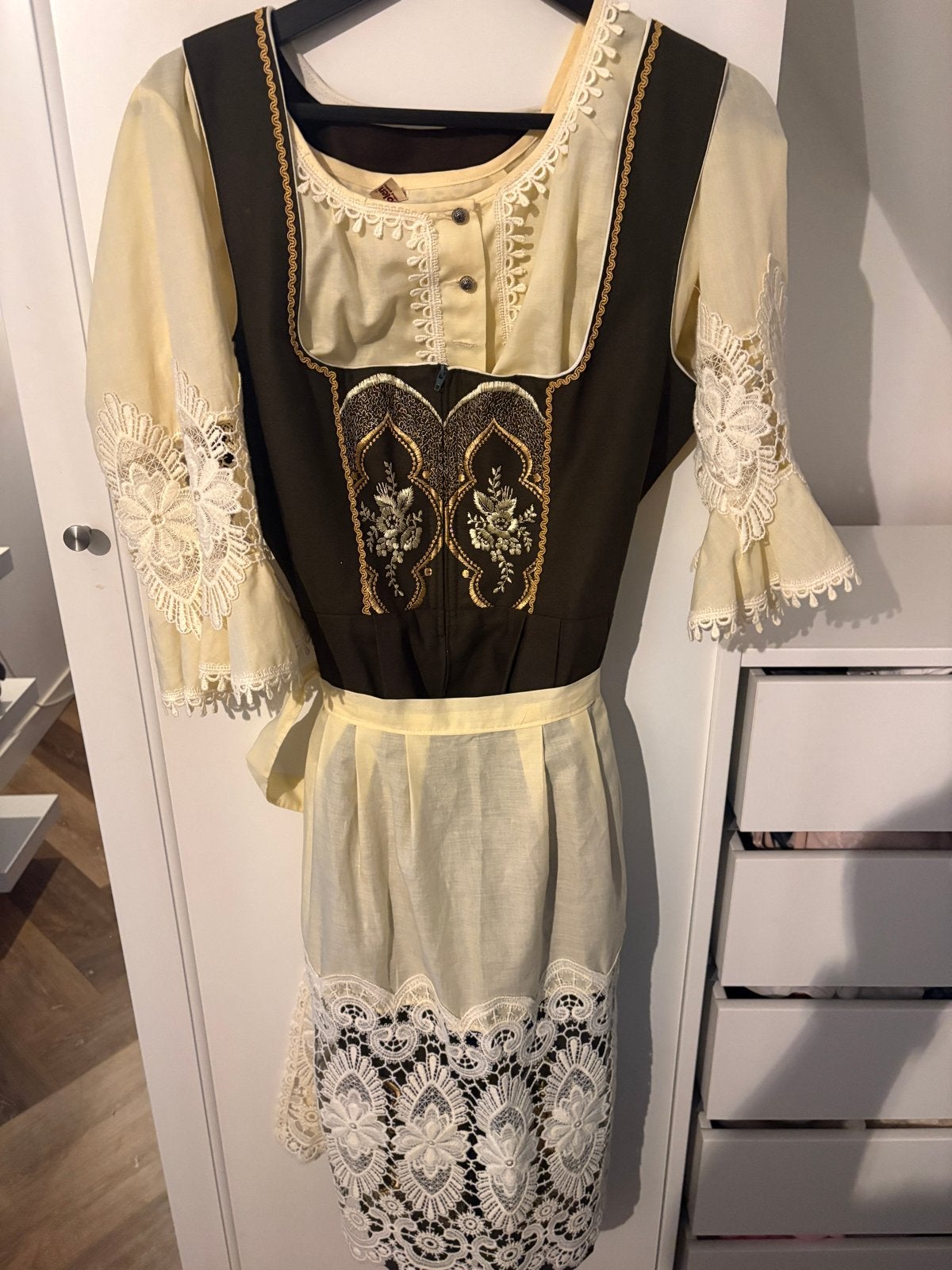 Vintage Rose-Dirndl Jurk - Klassiek hoge kwaliteit, Meerkleurig, Maat 42/44 (L), Ophalen of Verzenden, Zo goed als nieuw