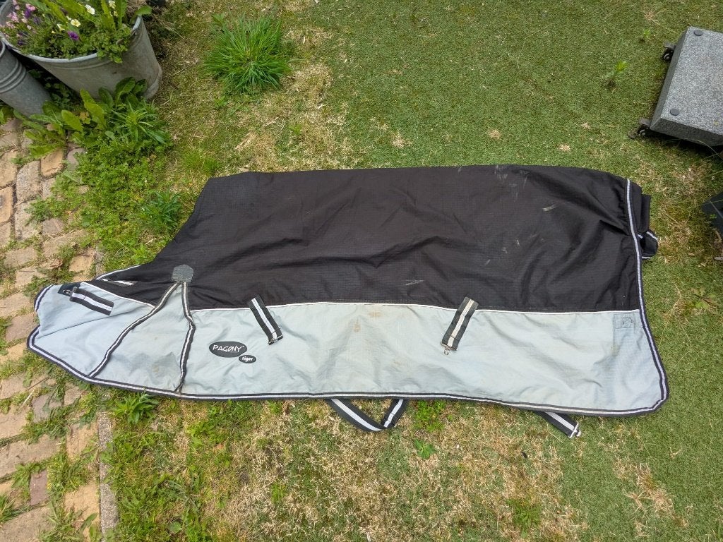 Nette 300 grams regendeken van Pagony, Dieren en Toebehoren, Paarden en Pony's | Dekens en Dekjes, Meerkleurig, Gebruikt, Overige merken