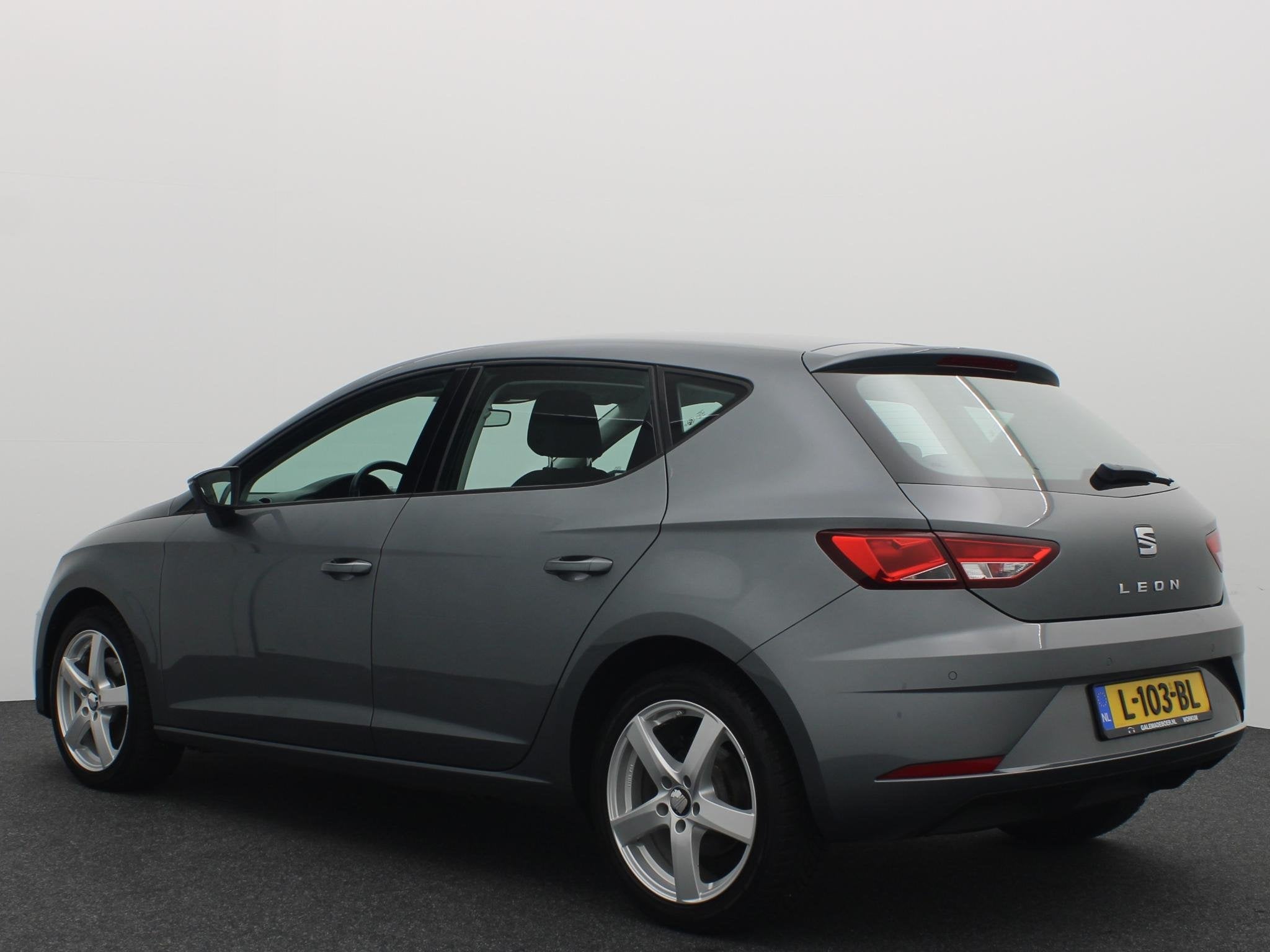 SEAT Leon 1.6 TDI Style CARPLAY / NAVI / CLIMA / PDC / BLUET, Auto's, Voorwielaandrijving, 1160 kg, Stof, Gebruikt