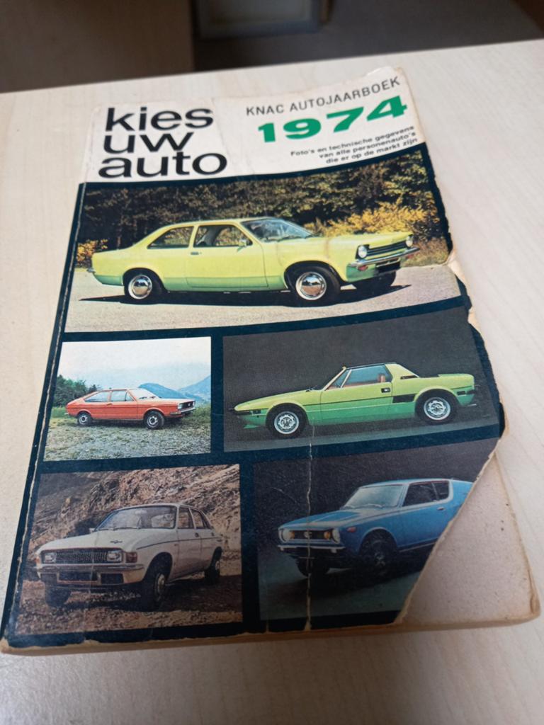 Kies Uw Auto KNAC Autojaarboek 1974 - Klassieke Auto's, Boeken, Auto's | Boeken, Ophalen of Verzenden, Gelezen, Algemeen, KNAC