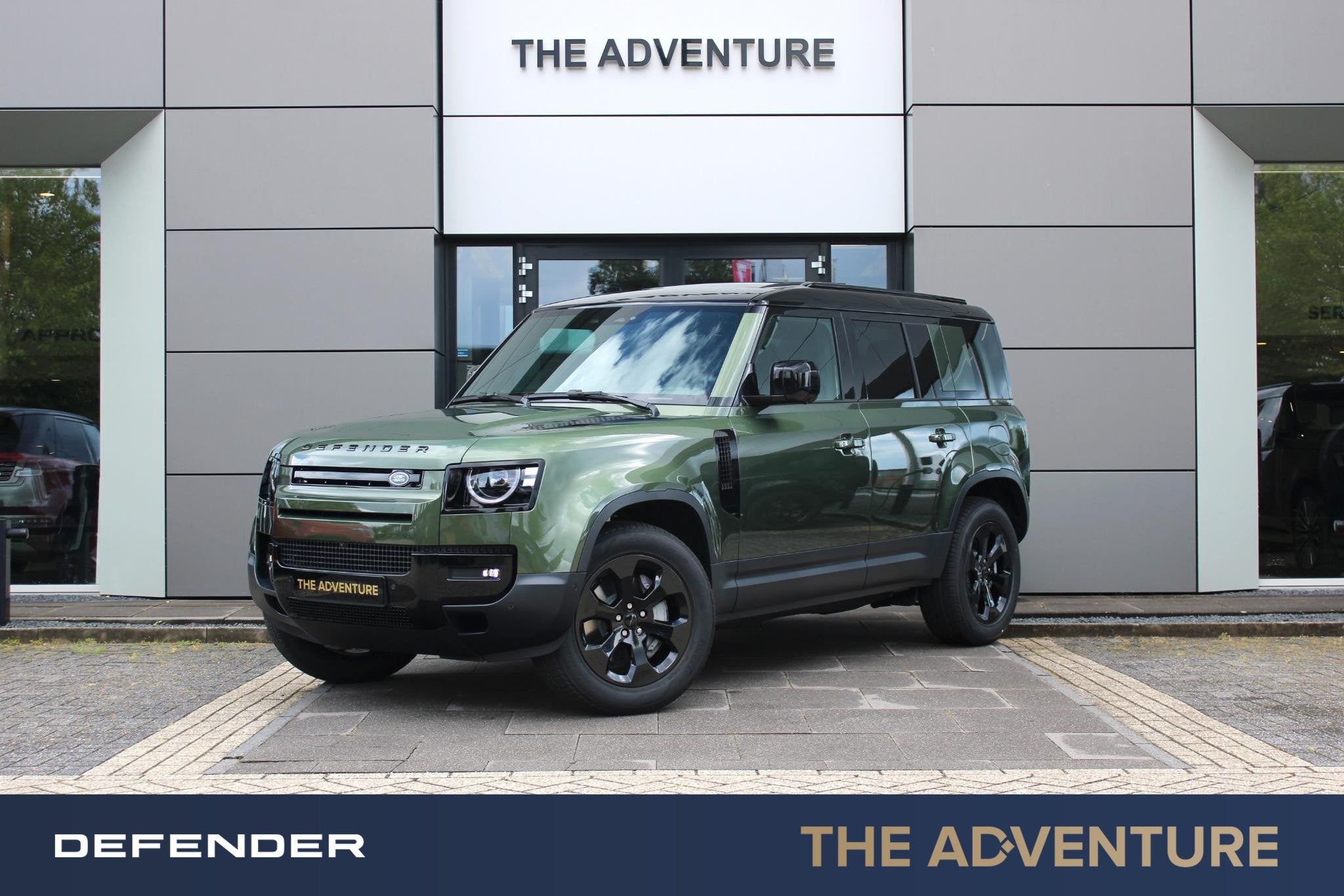 Land Rover Defender 110 P300e Forest Edition | Pano | Cold C