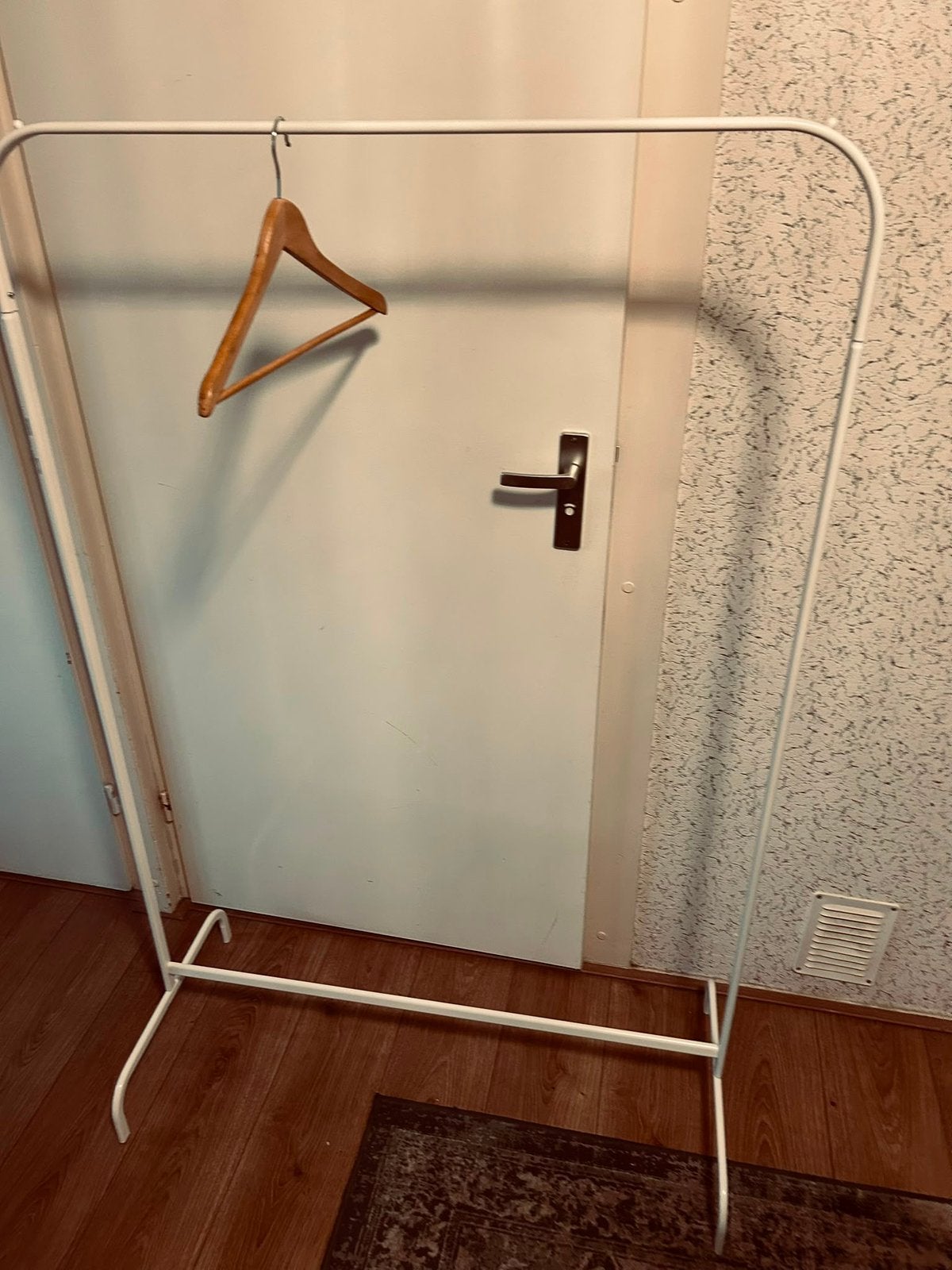 Prima kledingrek van IKEA, Ophalen, Zo goed als nieuw