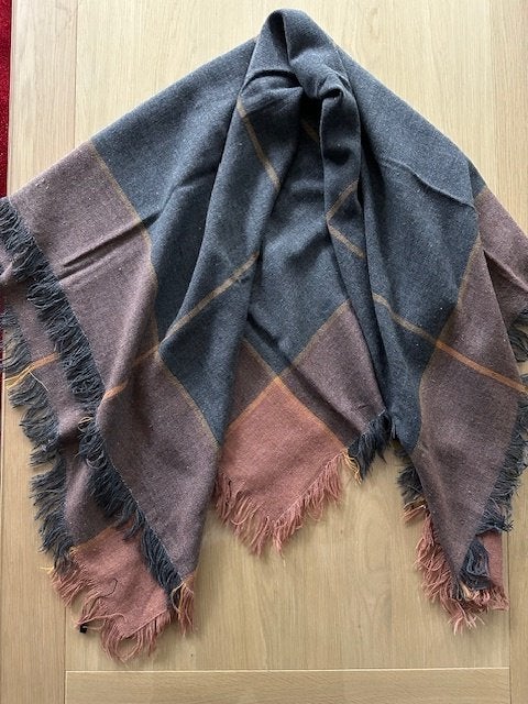 Sjaal, / stola, nog nieuw (K37), Maat 46/48 (XL) of groter, Nieuw, Ophalen of Verzenden, Onbekend