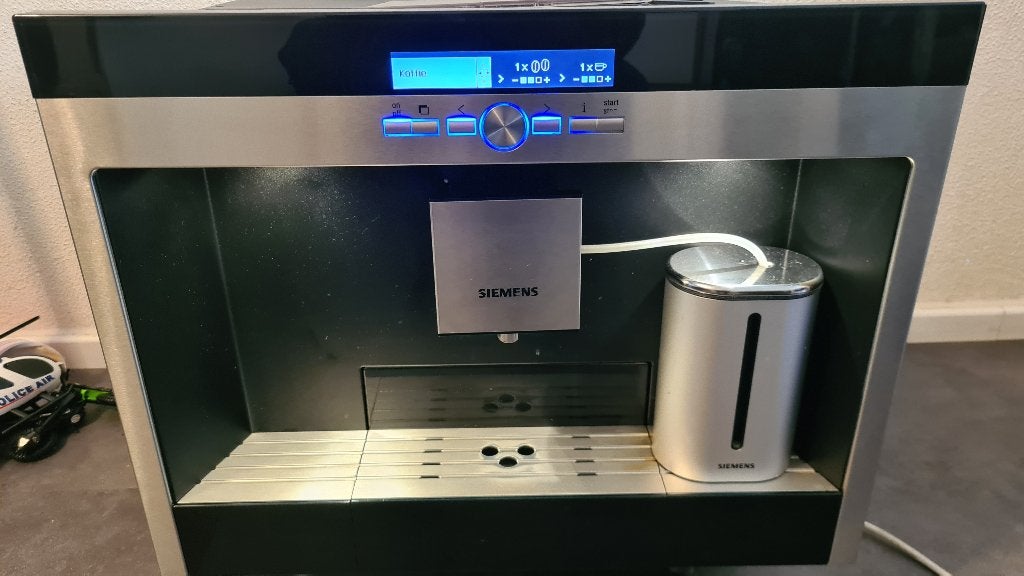 Siemens inbouw koffie machine model TK76K572, Ophalen, Gemalen koffie, Gebruikt, 10 kopjes of meer