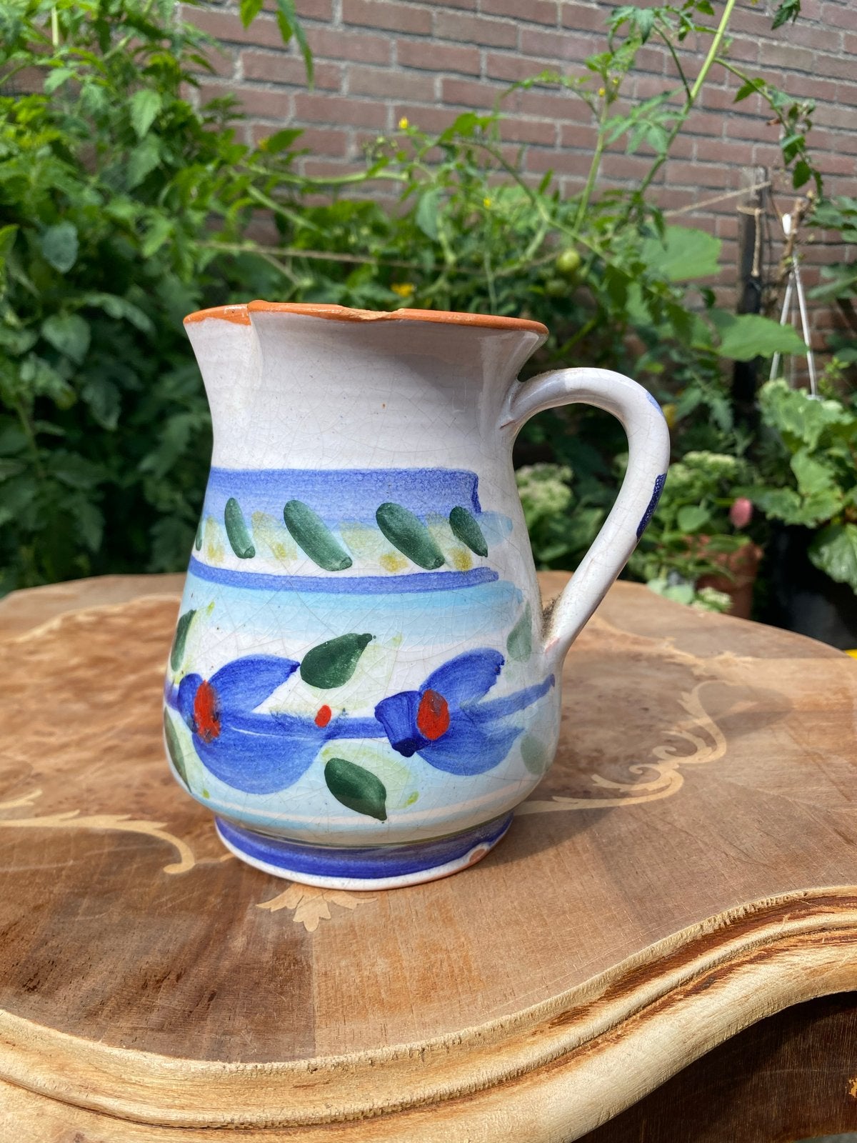 Vintage handgeschilderde keramische kan met bloemmotief, Ophalen of Verzenden