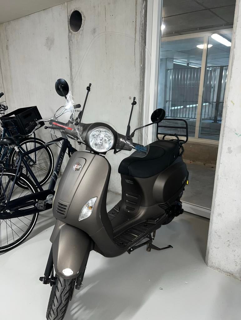 Mooie snorscooter van Killerbee met gebreken, Fietsen en Brommers, Snorfietsen en Snorscooters, Ophalen, Zo goed als nieuw, Benzine