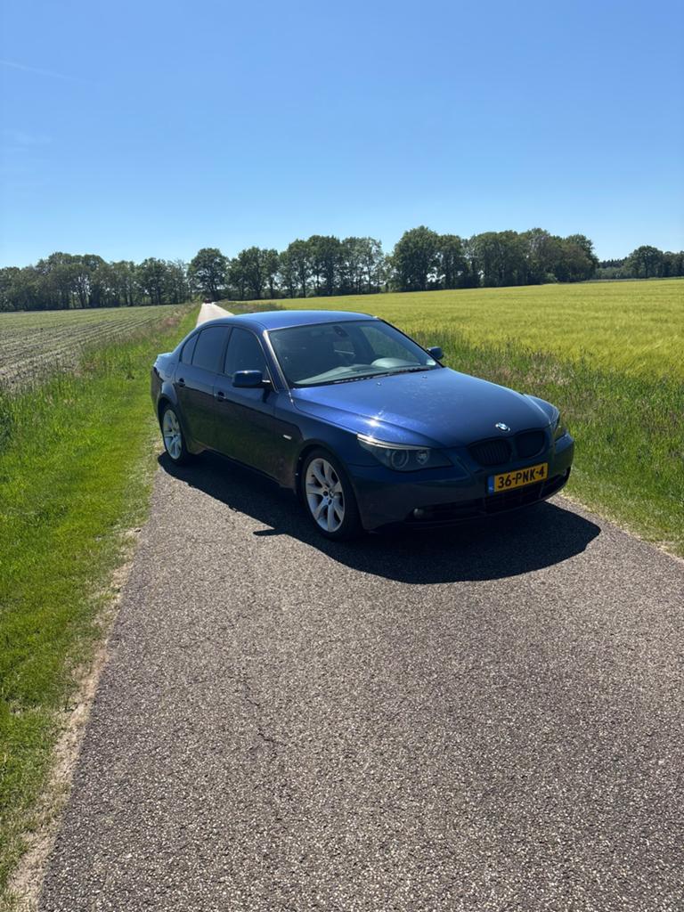 BMW 5-Serie 2.5 I 525 2004 Blauw, Auto's, Achterwielaandrijving, 1800 kg, Blauw, 1465 kg