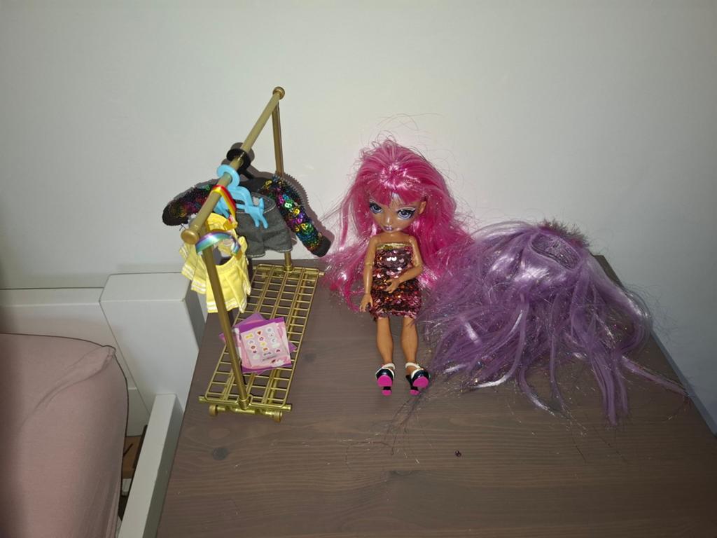 Rainbow High pop met kledingrek en accessoires, Ophalen of Verzenden, Gebruikt, Overige typen