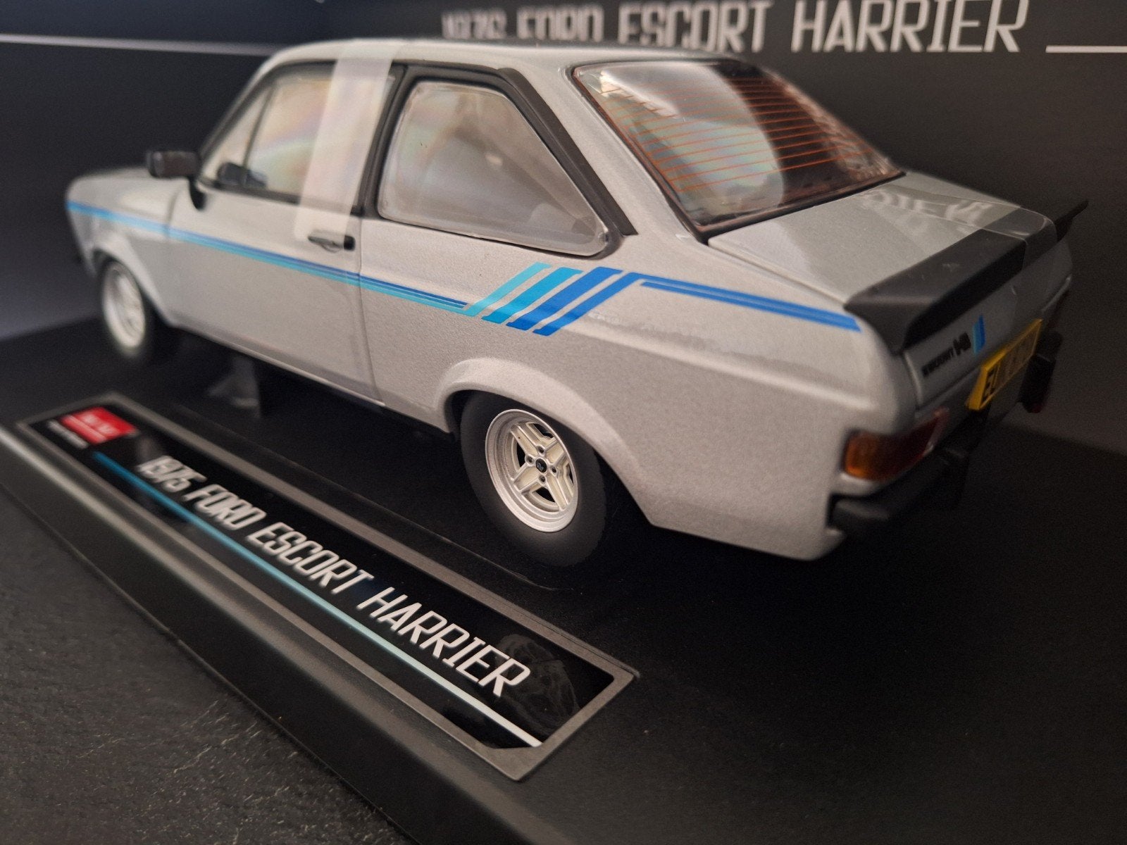 Ford Escort 1976 Harrier Schaal 1:18, Auto, Nieuw, Ophalen of Verzenden, Sun Star