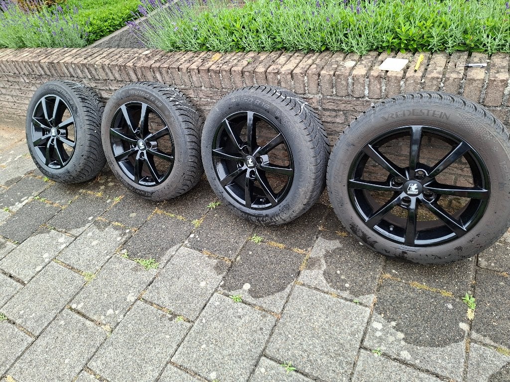 •	Mooie Winterset Mazda 2 | Vredestein 185/60 R16 |, Ophalen, Gebruikt, 16 inch, Banden en Velgen