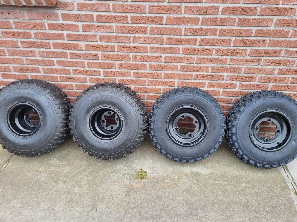 Nieuwe crossbanden quad suzuki, Motoren, Ophalen of Verzenden