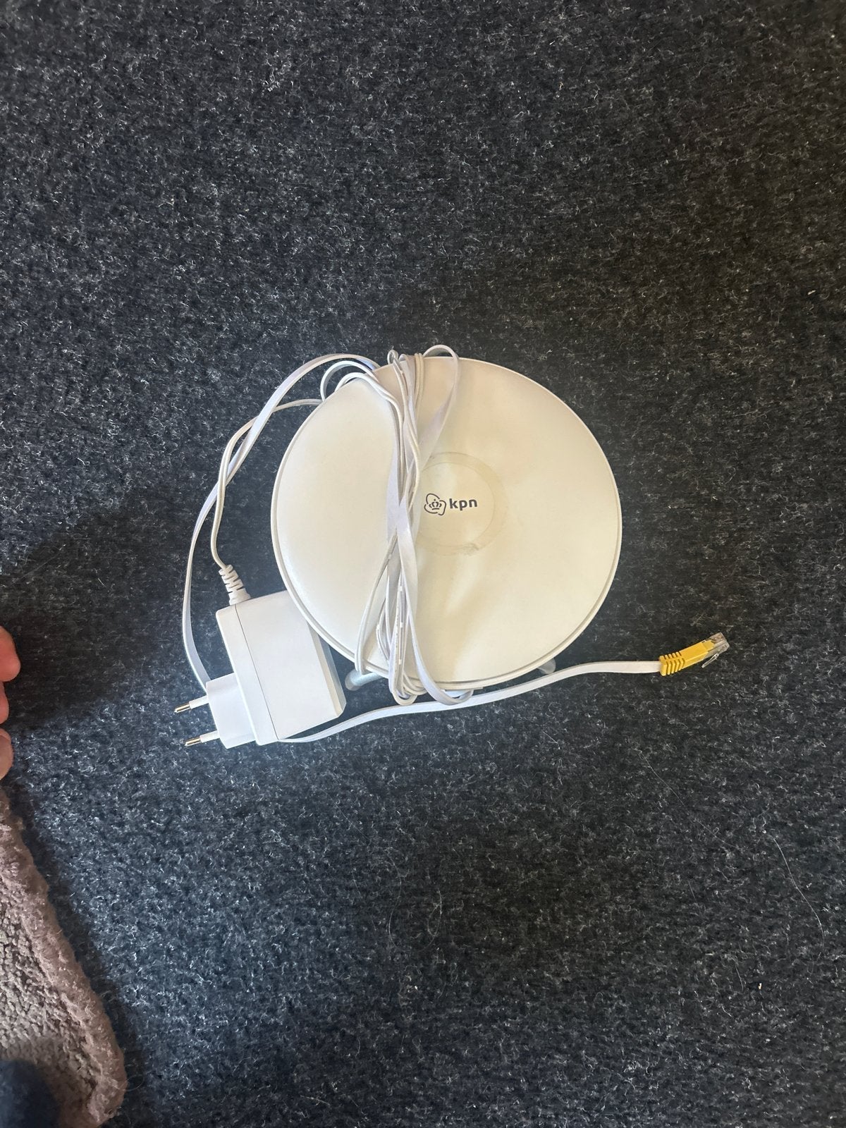3 KPN versterkers met adapter en UTP-kabel, Ophalen of Verzenden, Zo goed als nieuw, Router