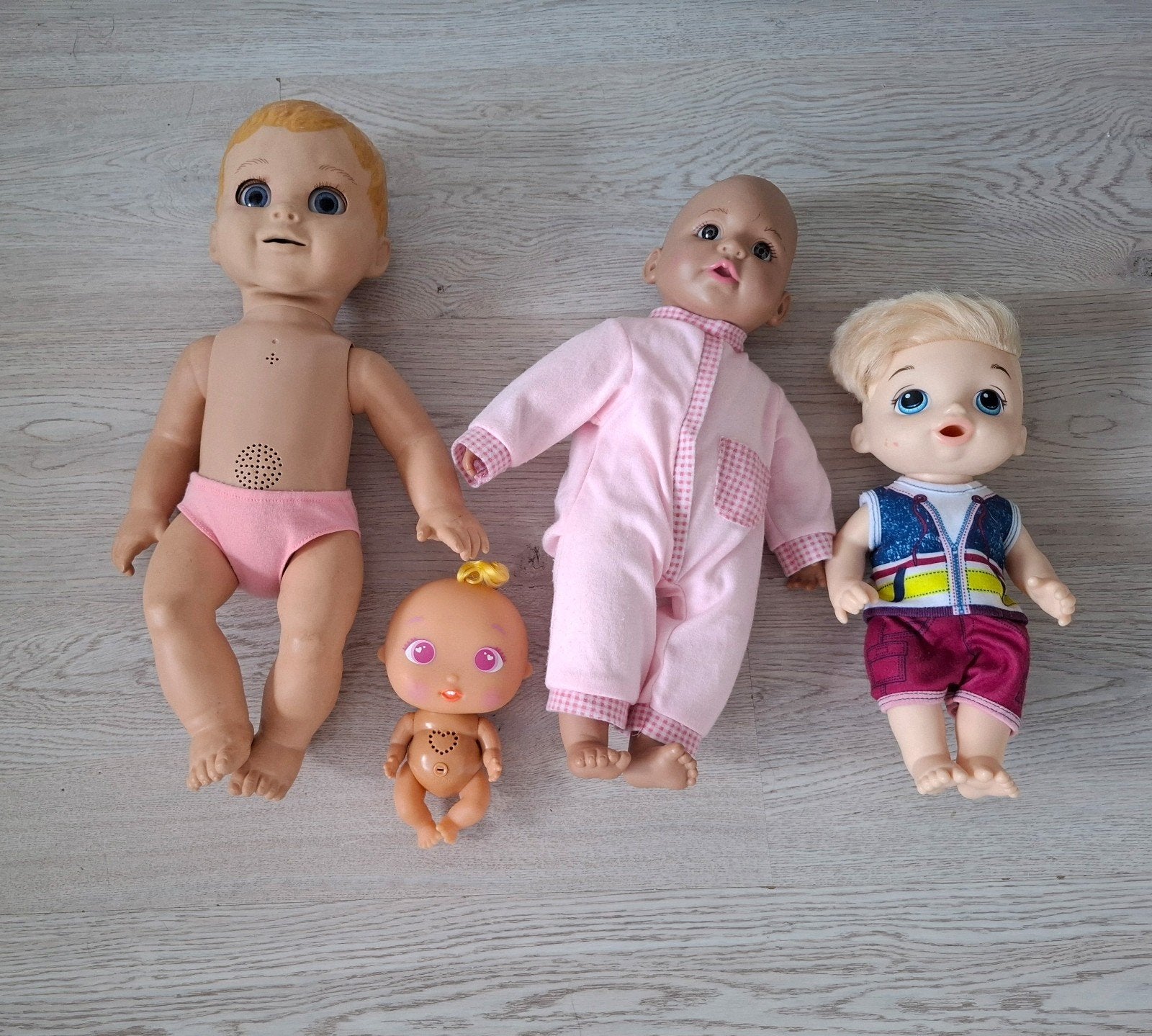 Poppen, kleding en accessoires (oa Baby Born), Kinderen en Baby's, Speelgoed | Poppen, Ophalen, Zo goed als nieuw, Babypop