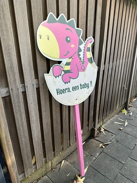 Mooi geboortebord Dino, Kinderen en Baby's, Kraamcadeaus en Geboorteborden, Ophalen, Zo goed als nieuw, Geboortebord