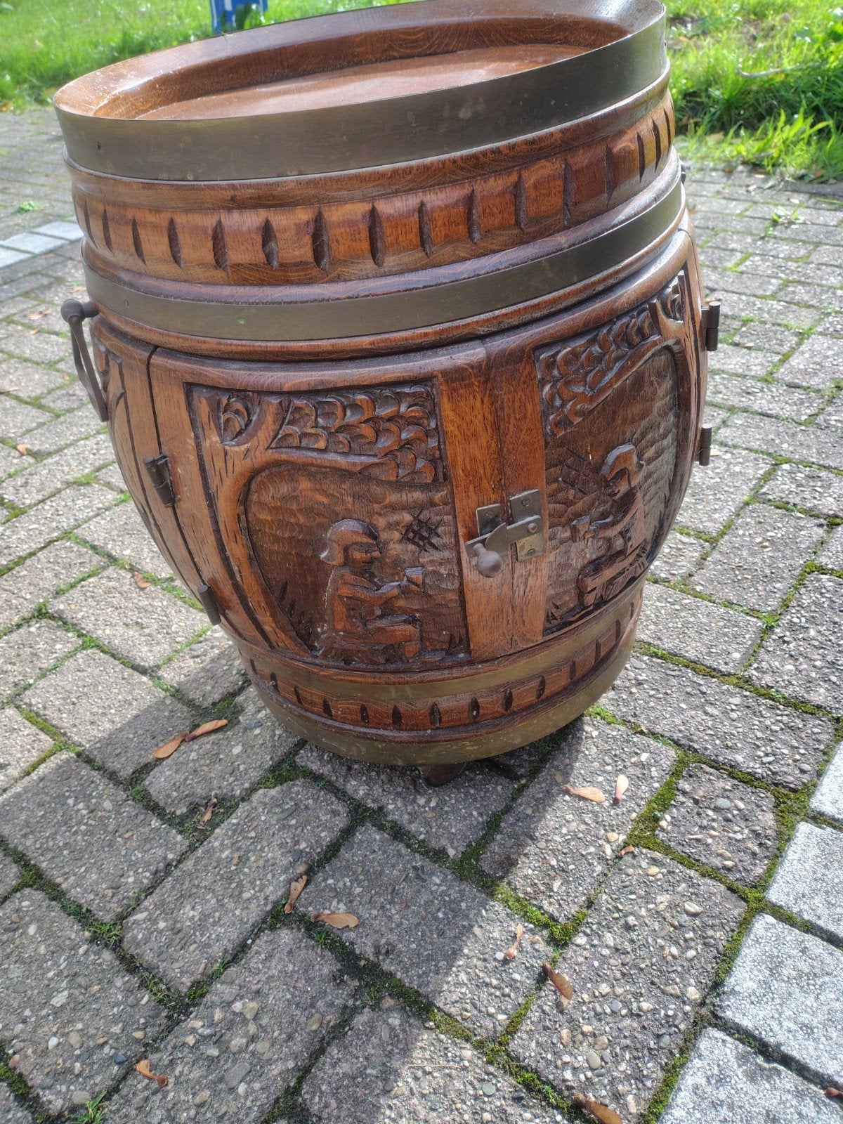 Antieke Drankkast in Tonvorm - Houtsnijwerk & Messing, Ophalen of Verzenden
