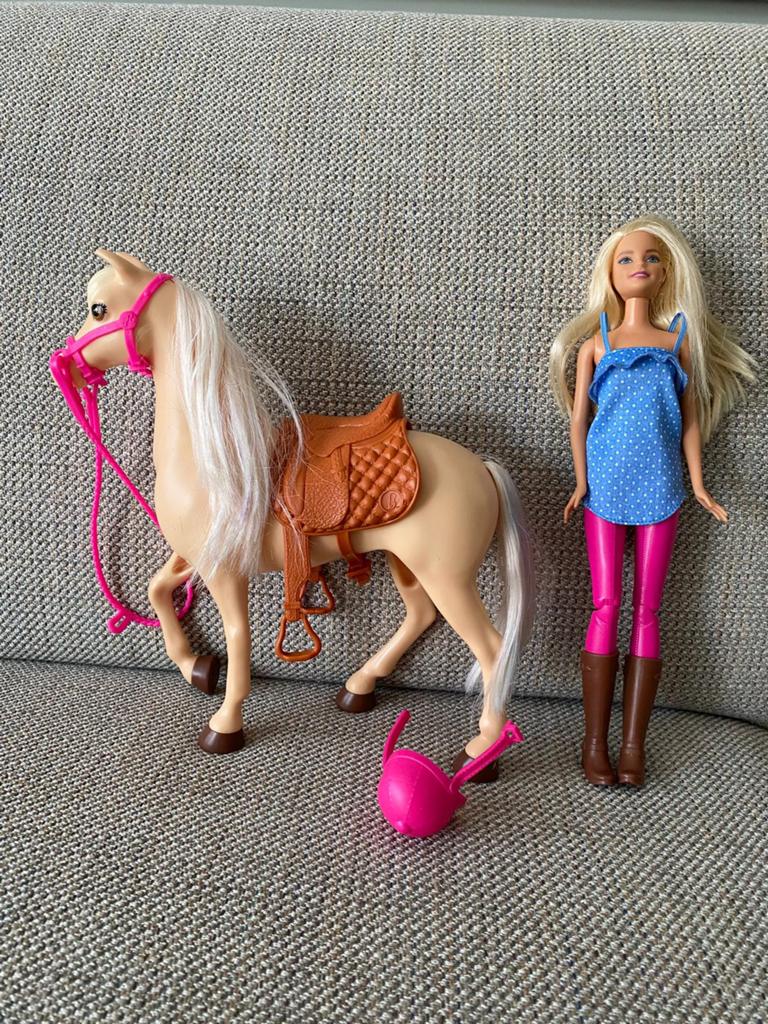 Barbie ruiterset pop met zadel hoofdstel en helm, Ophalen, Gebruikt