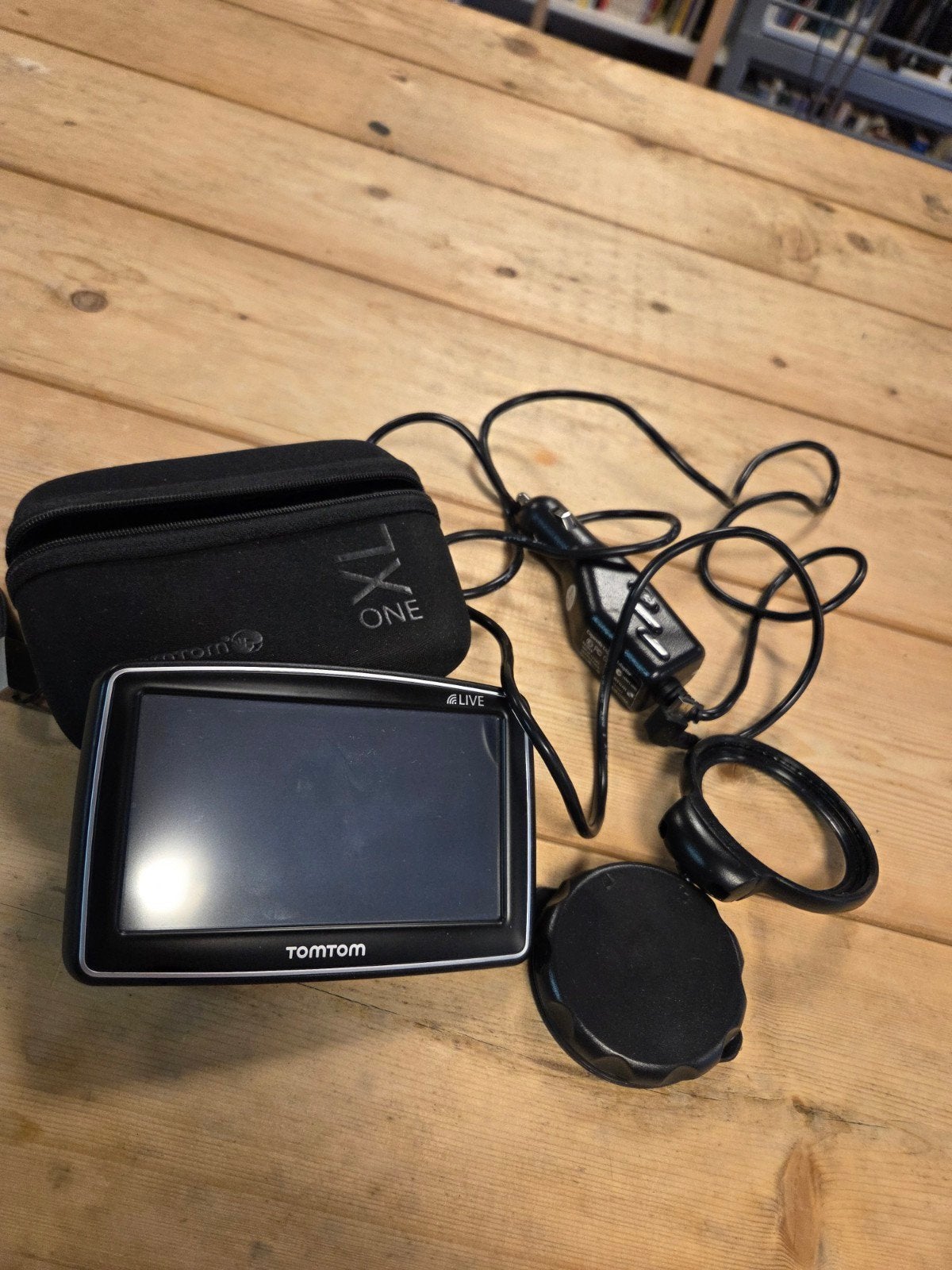 TomTom XL One navigatiesysteem met accessoires, Ophalen of Verzenden