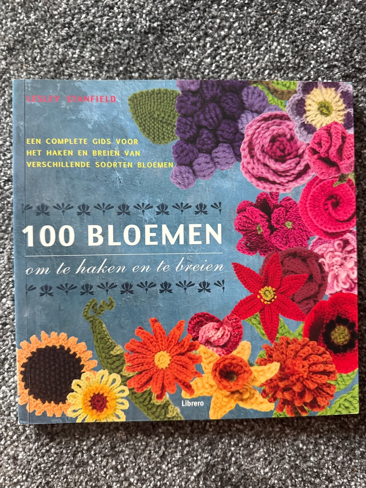 100 bloemen om te Haken en te breien haakpatronen crochet, Ophalen of Verzenden, Zo goed als nieuw, Breien en Haken