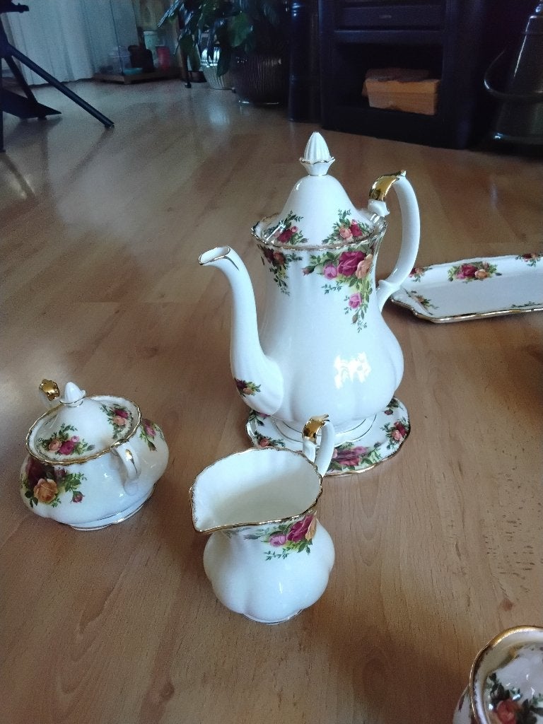 Royal Albert servies, Ophalen