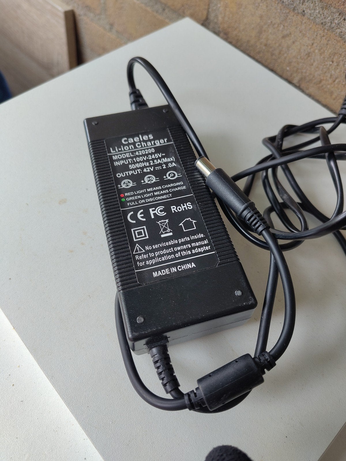 Vogue Basic 36v Accu Oplader - Zo goed als nieuw!, Fietsen en Brommers, Fietsaccessoires | Fietsaccu's, Ophalen of Verzenden, Zo goed als nieuw