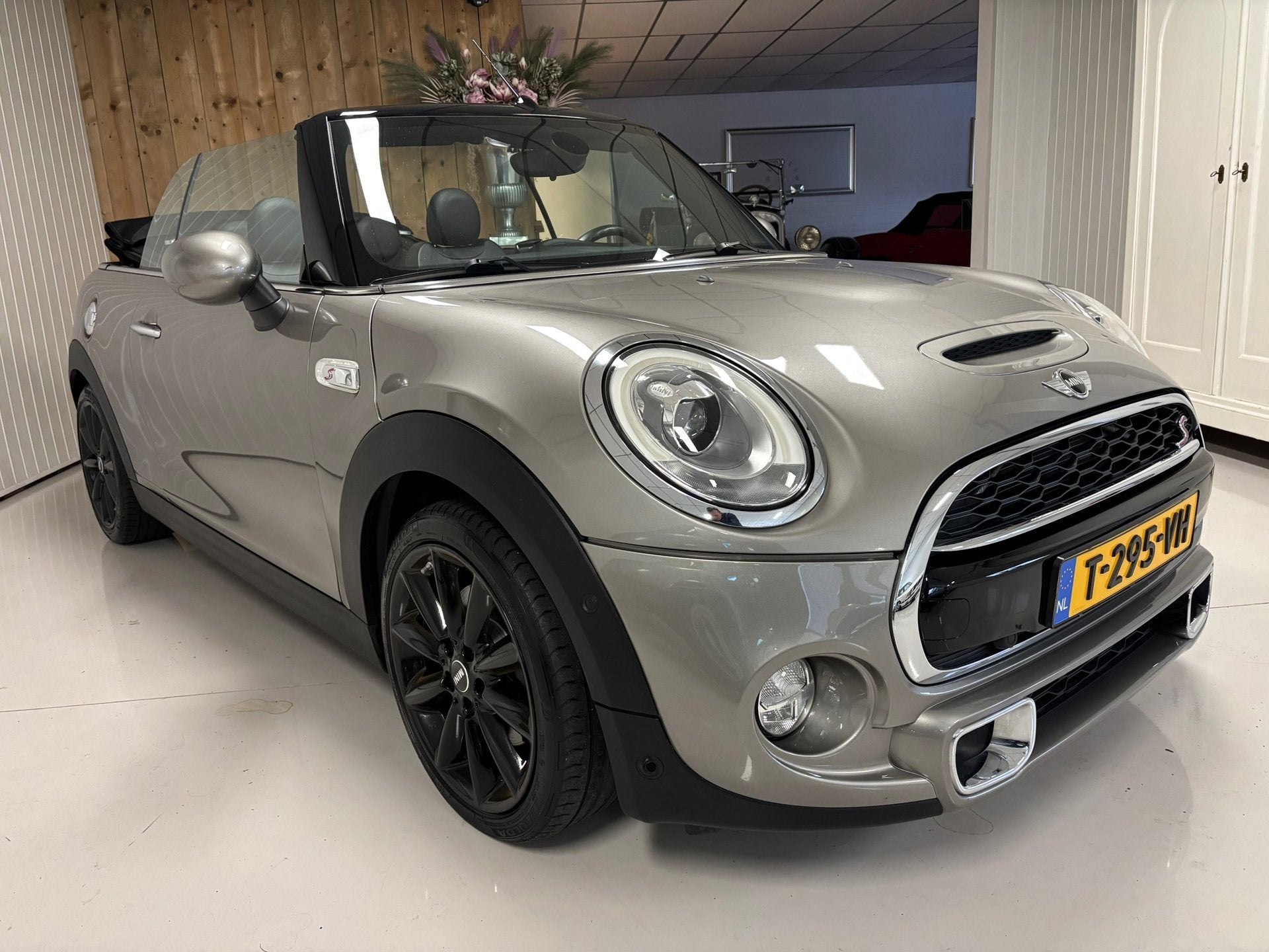 Mini Cabrio 2.0 Cooper S, CABRIO, 245PK, JCW UITVOERING, ZEE, Auto's, Voorwielaandrijving, 1998 cc, Gebruikt, 4 cilinders