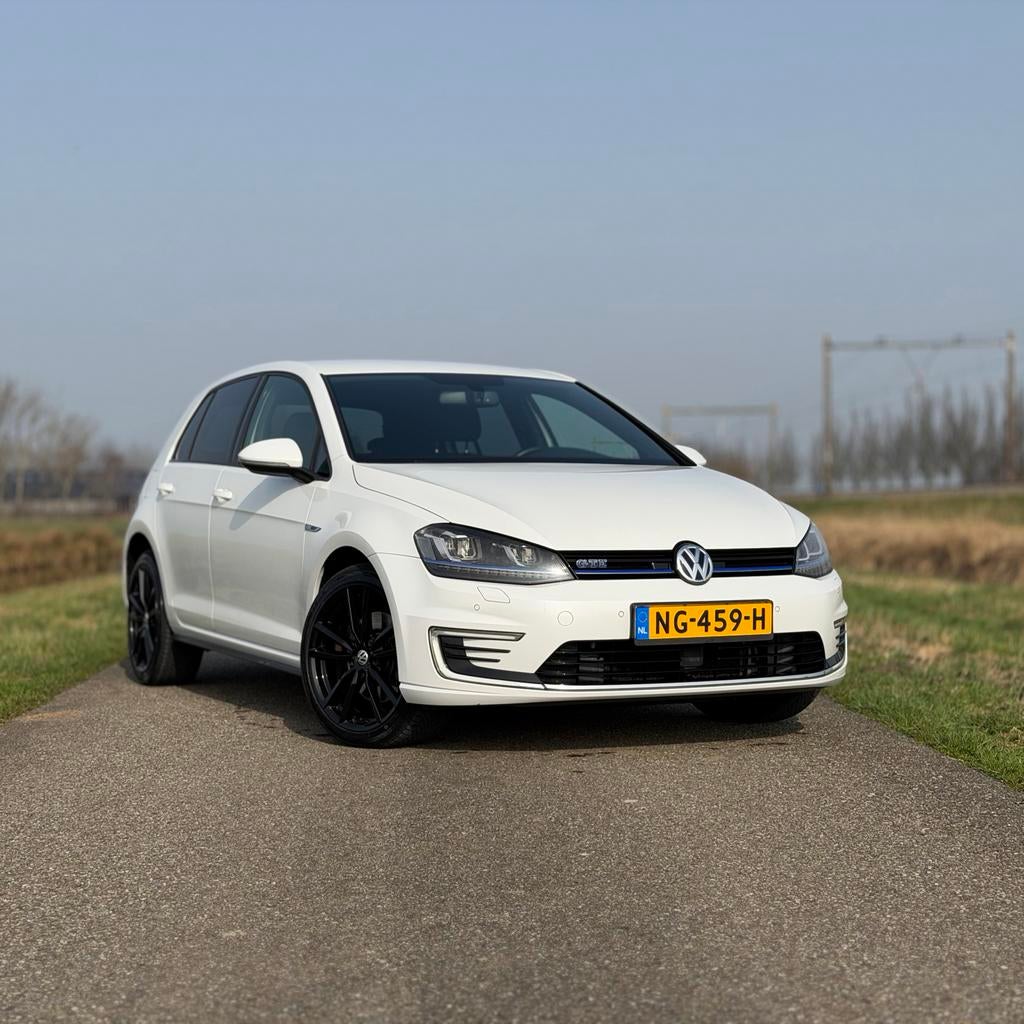 Volkswagen Golf 1.4gte versnellingbak schakelt minder mooi, Auto's, Parkeersensor, Euro 6, 4 cilinders, Wit