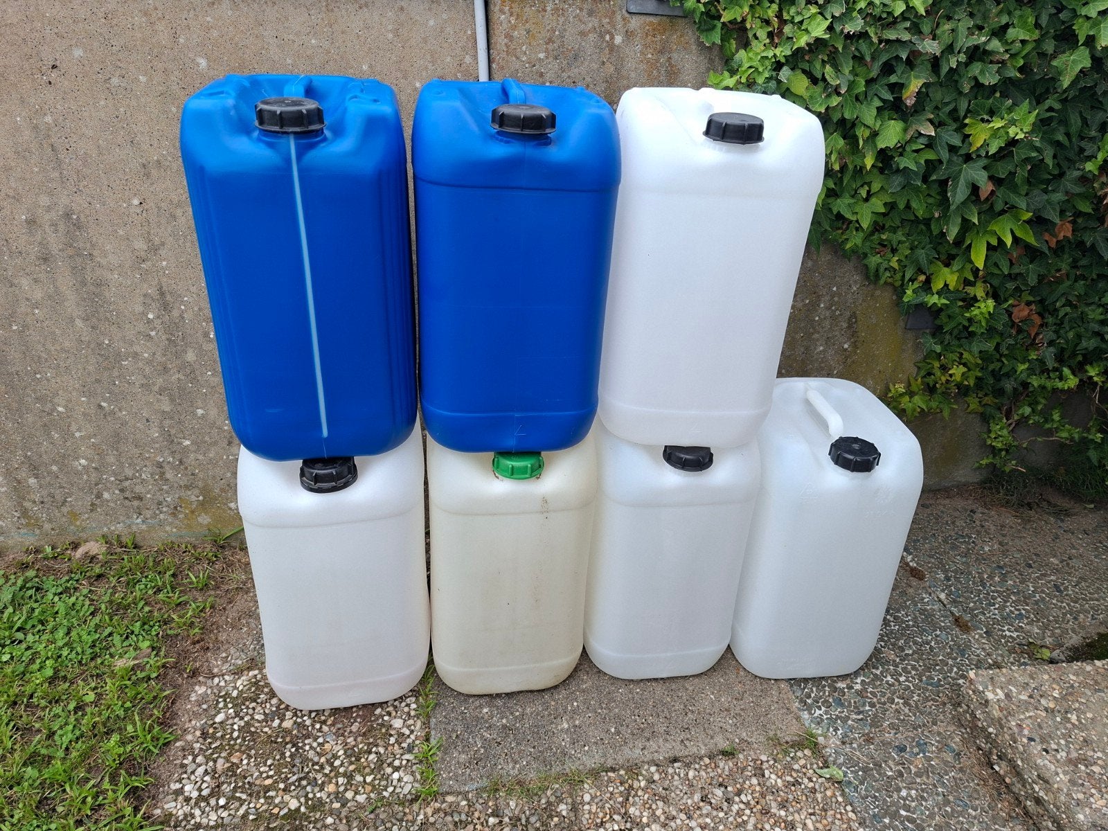 jerrycans 25 ltr, Ophalen